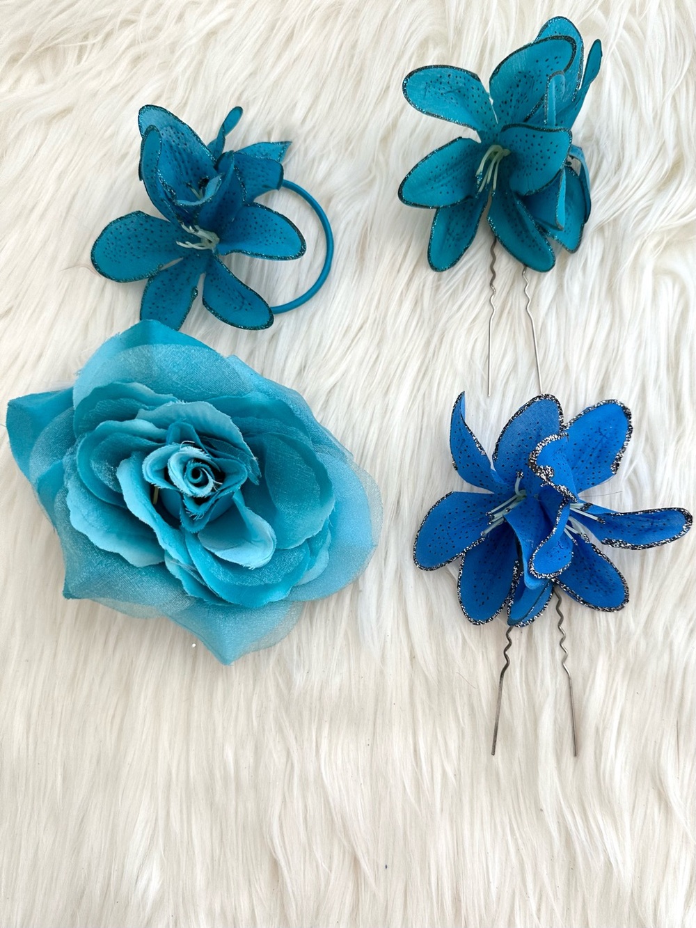 CLAIRES BLUE FLOWER CILPS